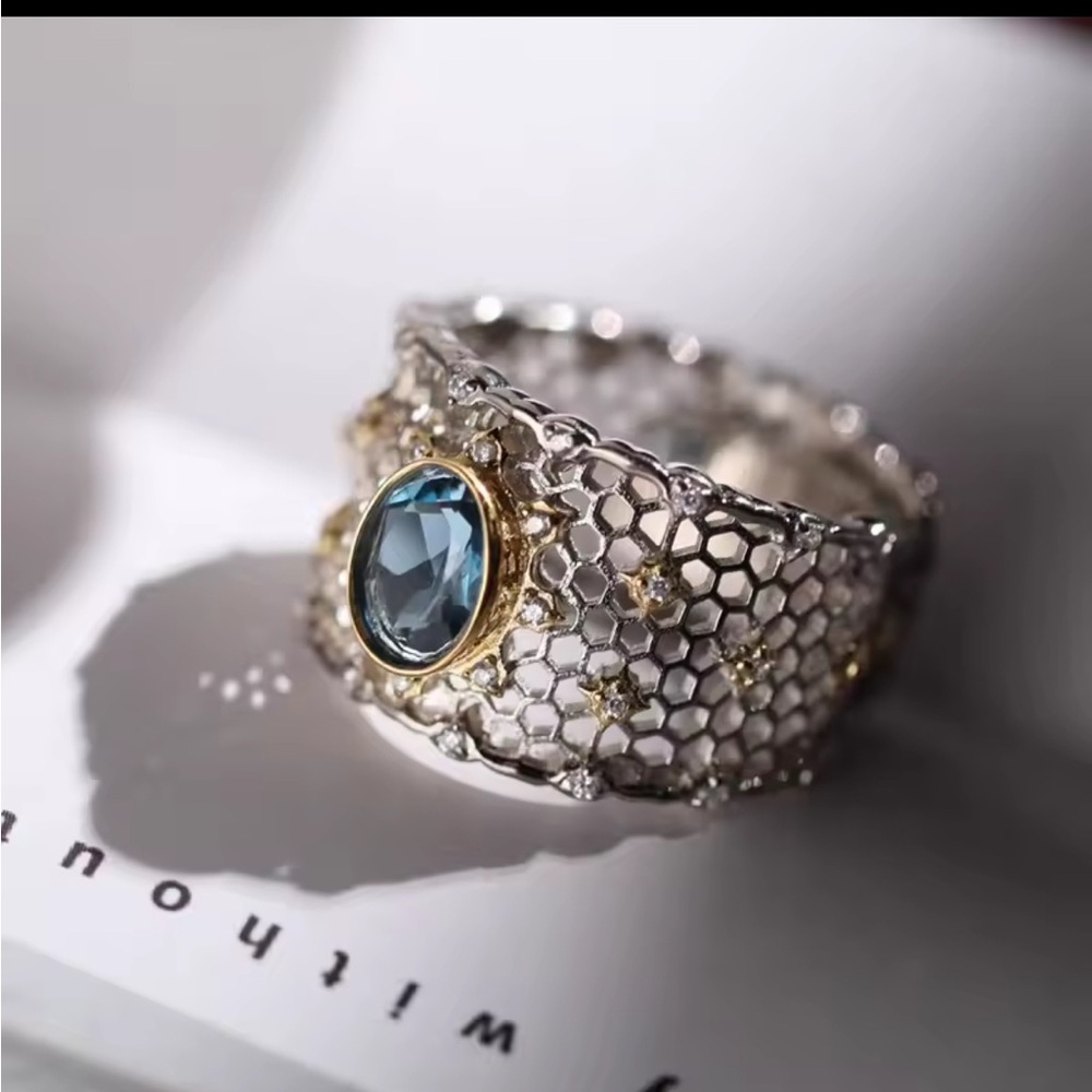 Elegant Silver and Blue Gemstone Ring